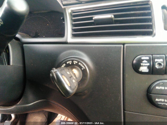 Chrysler Pacifica 2004 2C8GF68404R326141 Image 3
