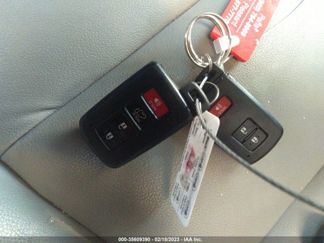 2018 Toyota RAV4, VIN: JTMYFREVXJD121557