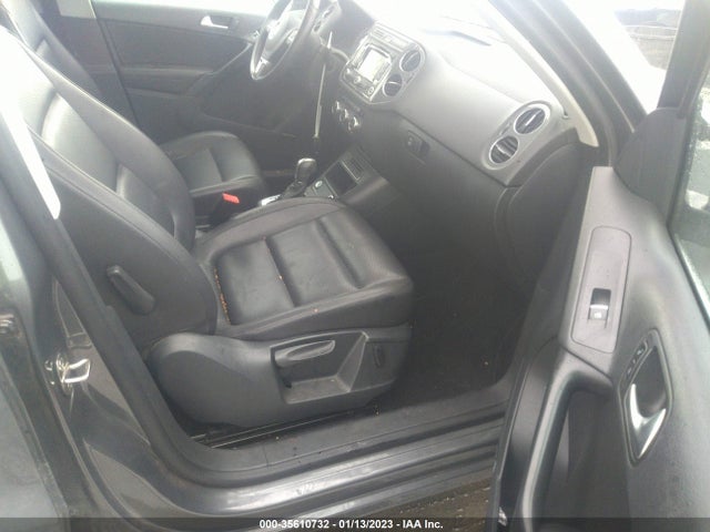 WVGBV3AX8EW560145 Volkswagen Tiguan Sel