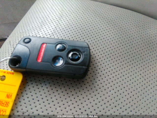 Acura RL 2005 JH4KB16535C020355 Image 3