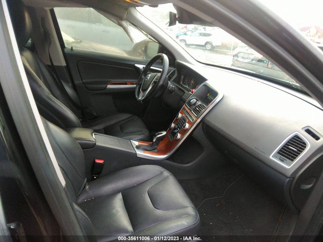 2017 Volvo XC60, VIN: YV440MDUXH2005435