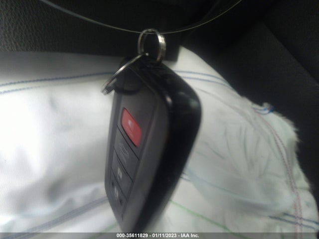 2019 Toyota RAV4, VIN: JTMA1RFV4KD516978