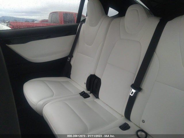 2018 Tesla Model X, VIN: 5YJXCDE21JF110517