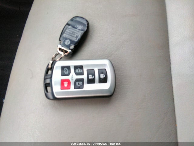 Toyota Sienna 2016 5TDDK3DC5GS131188 Image 3