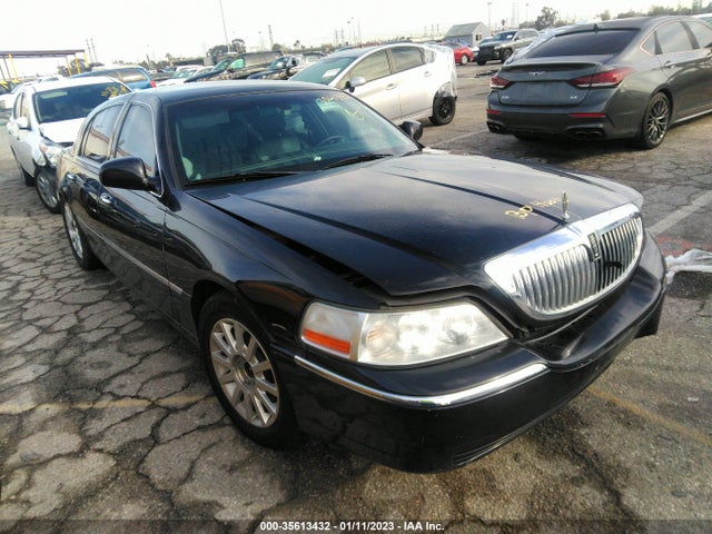 Lincoln Town Car Signature 2006 1LNHM81W06Y643205 main image