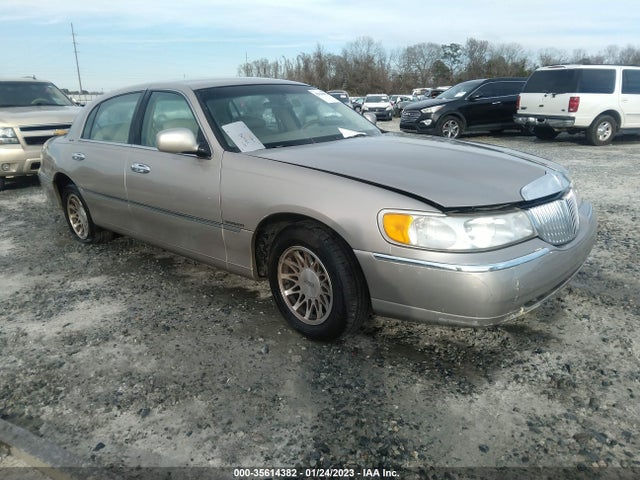 2000 1LNHM82W6YY796477 main image