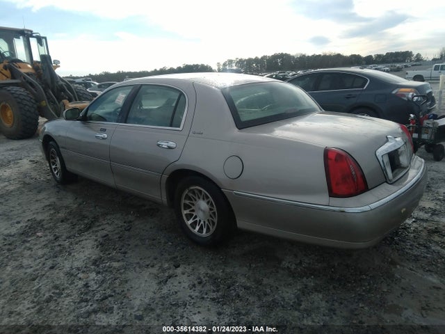 Lincoln Town Car 2000 1LNHM82W6YY796477 Image 4