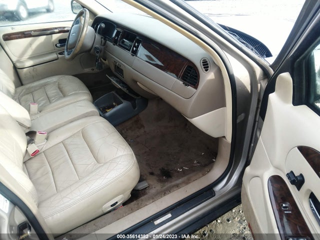 Lincoln Town Car 2000 1LNHM82W6YY796477 Image 6