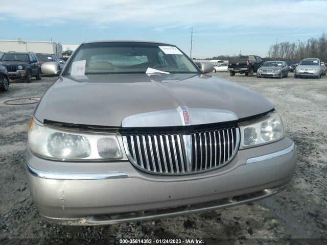 Lincoln Town Car 2000 1LNHM82W6YY796477 Image 7