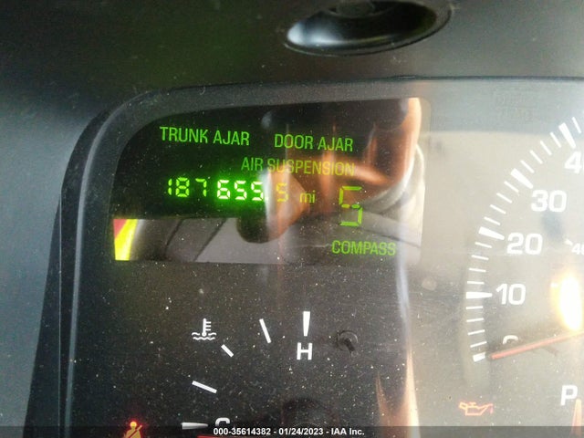 Lincoln Town Car 2000 1LNHM82W6YY796477 Image 8
