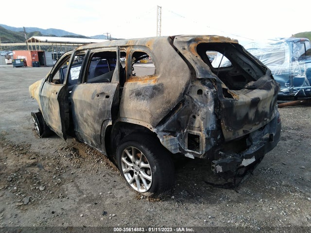 1C4PJLCB2EW323383 Jeep Cherokee Latitude