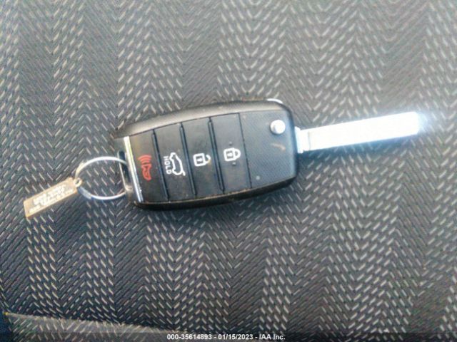 KNDPMCAC8K7621106 KIA Sportage Lx