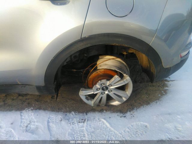 KNDPMCAC8K7621106 KIA Sportage Lx