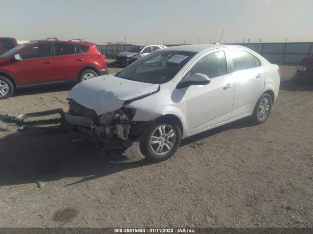 Chevrolet Sonic 2016 1G1JC5SB3G4118353 Image 2