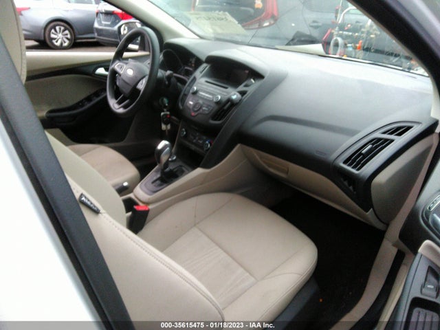 2016 Ford Focus, VIN: 1FADP3F24GL273495
