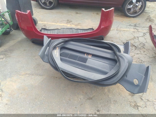 Tesla Model Y Long Range 2021 5YJYGDEE5MF105988 Image 4