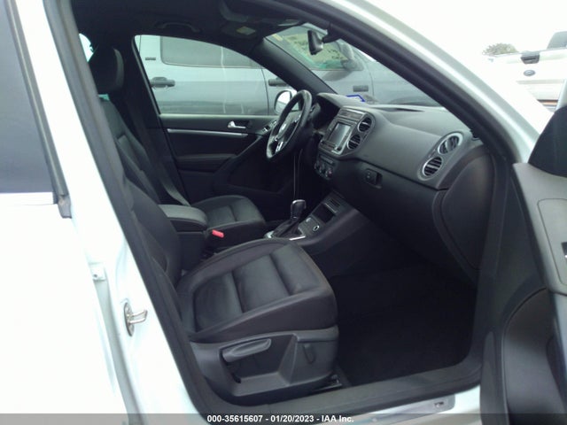 2016 Volkswagen Tiguan, VIN: WVGAV7AX1GW061239