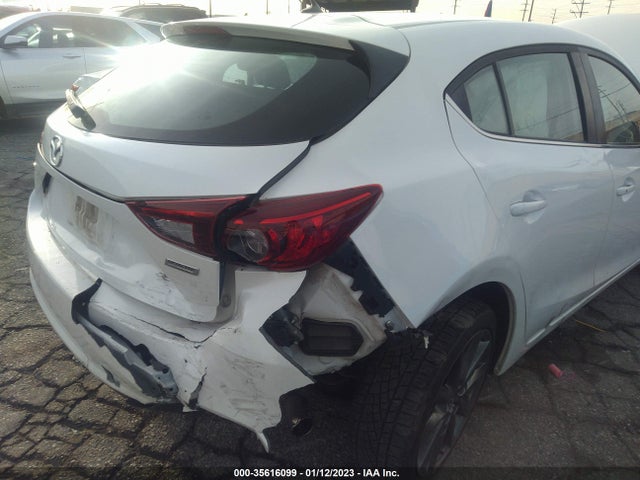 2018 Mazda 3, VIN: 3MZBN1L36JM272182