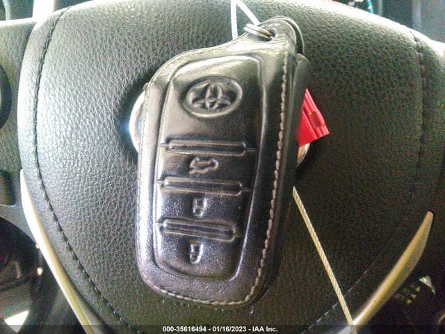 2016 Toyota RAV4, VIN: JTMRJREV9GD057703