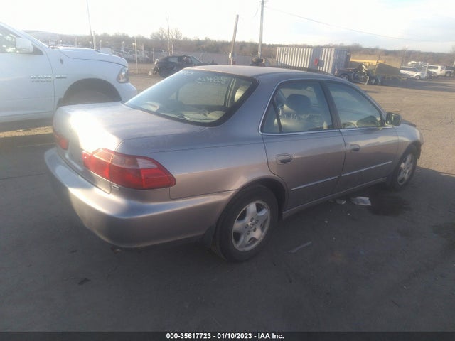 2000 HONDA ACCORD SDN EX W/LEATHER VIN: 1HGCG1658YA057264