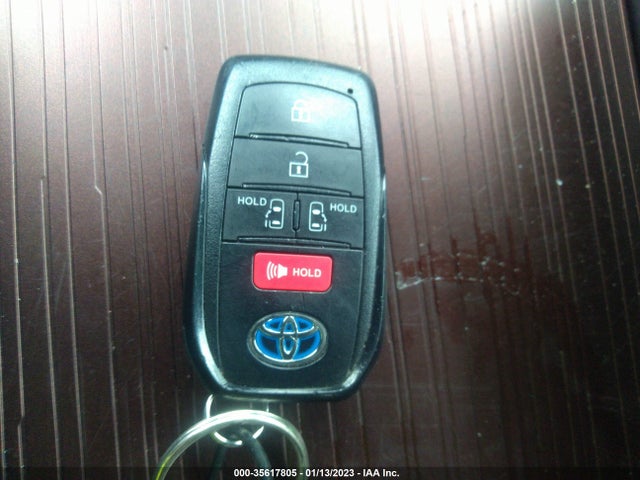 2021 Toyota Sienna, VIN: 5TDKRKEC6MS017787
