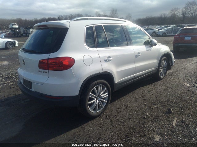 2012 VOLKSWAGEN TIGUAN SE W/SUNROOF & NAV VIN: WVGAV7AX6CW546874