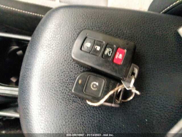 2018 TOYOTA RAV4 XLE/ADVENTURE VIN: JTMRFREV1JD227724