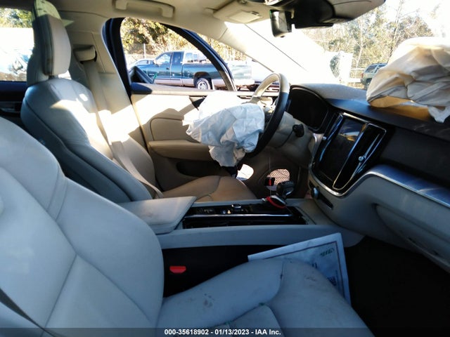 2020 Volvo V60, VIN: YV1102EK1L2383296
