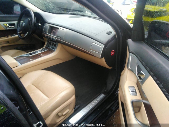 SAJWA0FB9CLS31676 Jaguar XF