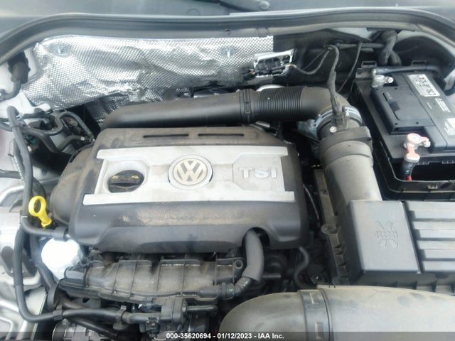 WVGAV7AX4HK021715 Volkswagen Tiguan