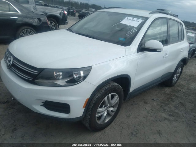 WVGAV7AX4HK021715 Volkswagen Tiguan