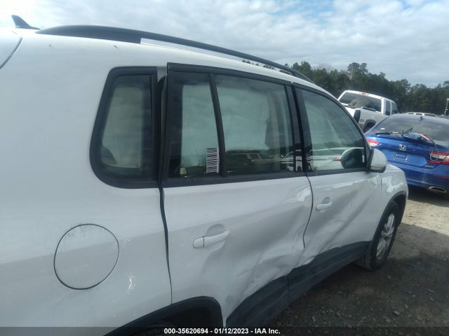 WVGAV7AX4HK021715 Volkswagen Tiguan