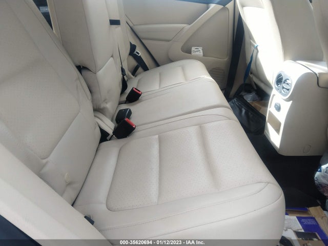 WVGAV7AX4HK021715 Volkswagen Tiguan
