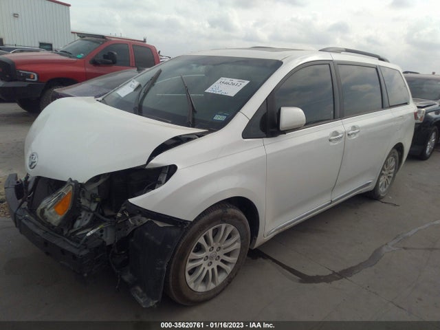 2017 Toyota Sienna, VIN: 5TDYZ3DC2HS811628