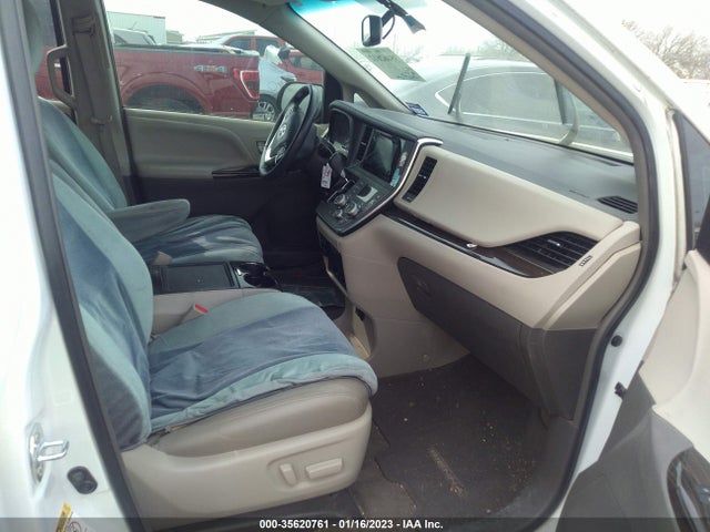 2017 Toyota Sienna, VIN: 5TDYZ3DC2HS811628