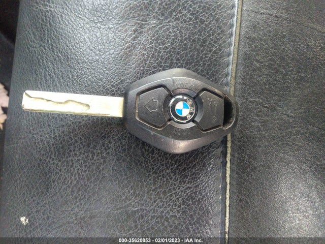 BMW 3 Series 330xi 2004 WBAEW53484PN35832 Image 3
