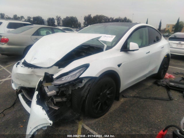 Tesla Model Y Long Range 2021 5YJYGDEE5MF305740 Image 2