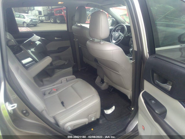 Toyota Highlander Limited 2017 5TDDZRFH8HS371800 Image 8