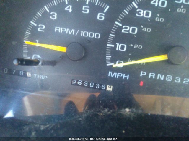 1GKFK16R5VJ724255 GMC Suburban