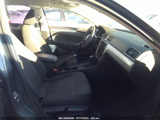 1VWAA7A37JC004353 Volkswagen Passat 2.0t S/r-line