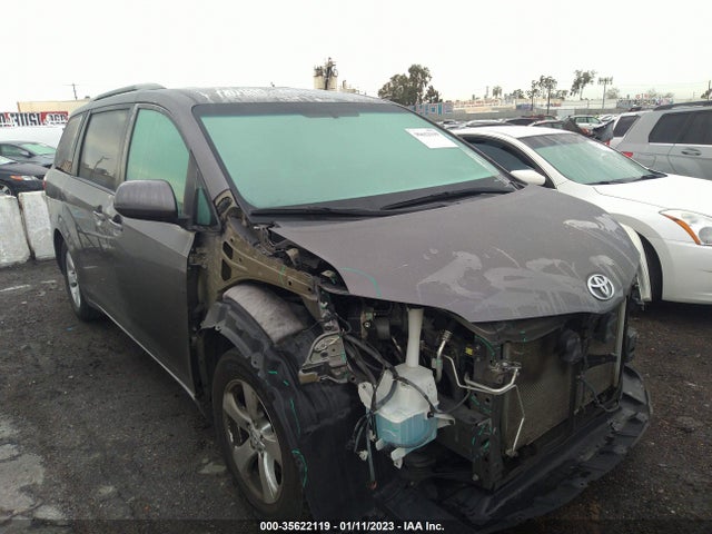 Toyota SIENNA LE 2016 5TDKK3DCXGS733902 Image 1