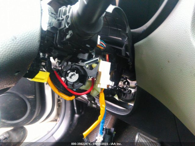 KNDJN2A2XE7047763 KIA Soul Base