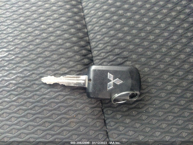 JA4AZ2A37HZ052421 Mitsubishi Outlander Es