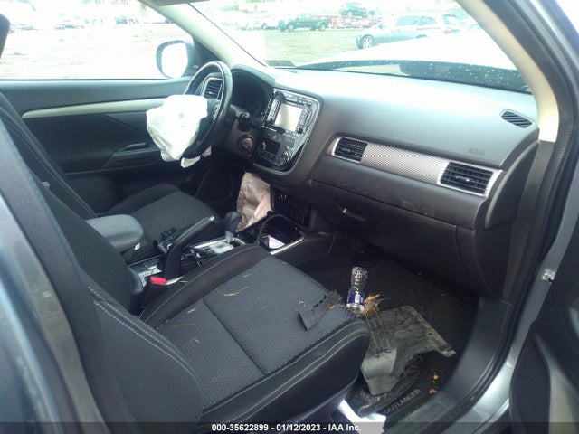 JA4AZ2A37HZ052421 Mitsubishi Outlander Es