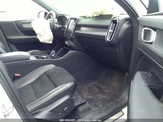 2020 Volvo XC40, VIN: YV4162UM7L2348198