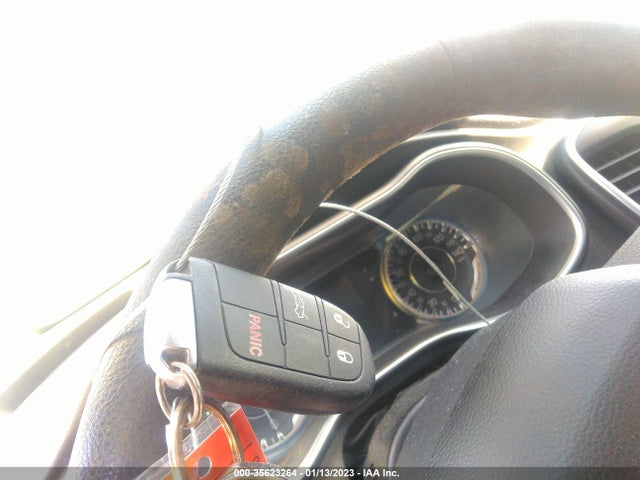 1C3CCCFB8FN567782 Chrysler 200 LX