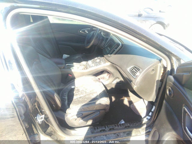 1C3CCCFB8FN567782 Chrysler 200 LX
