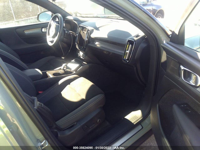 2022 Volvo XC40, VIN: YV4ED3UB8N2774481