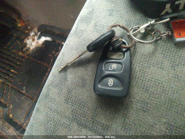 2008 KIA SORENTO LX VIN: KNDJC735485784886
