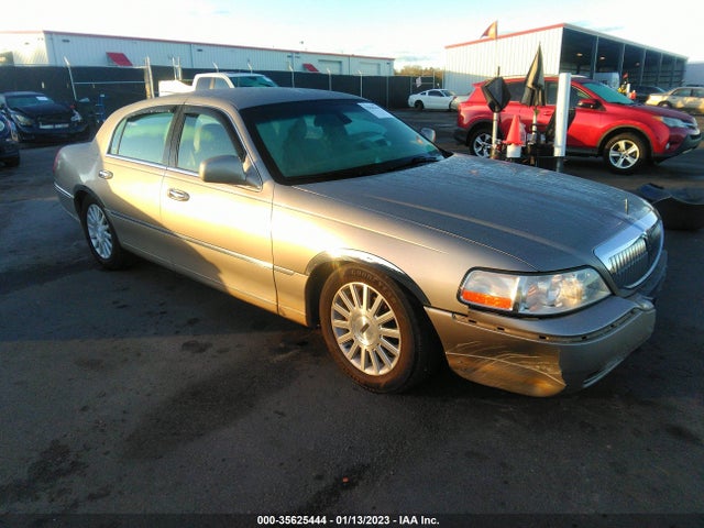 Lincoln Town Car 2003 1LNHM82W23Y684610 головне зображення